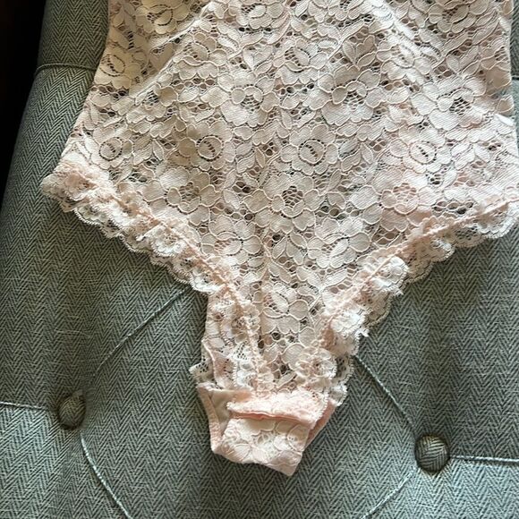 NWT Marylin Monroe Intimates in Painted Rose Lace Intimates Bodysuit Size Large - Picture 5 of 11
